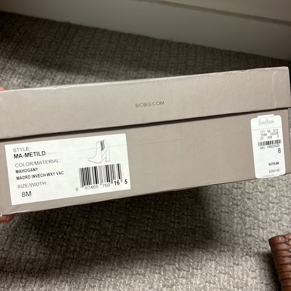 BCBGMAXAZRIA MAHOGANY ANIMAL BOOTIES 8M - Picture 9 of 9